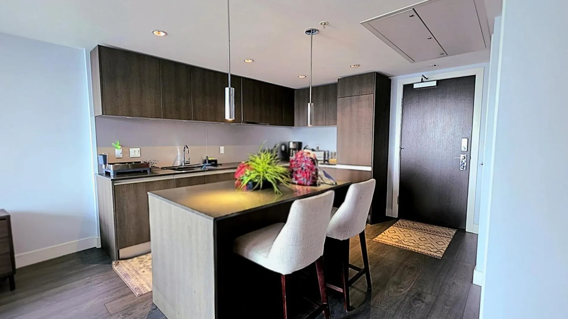 Breath Taking View-4Guest Dt Skyline 35Th Floor Aparthotel YYC Kanada